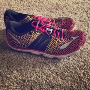 Brooks tennis shoes
